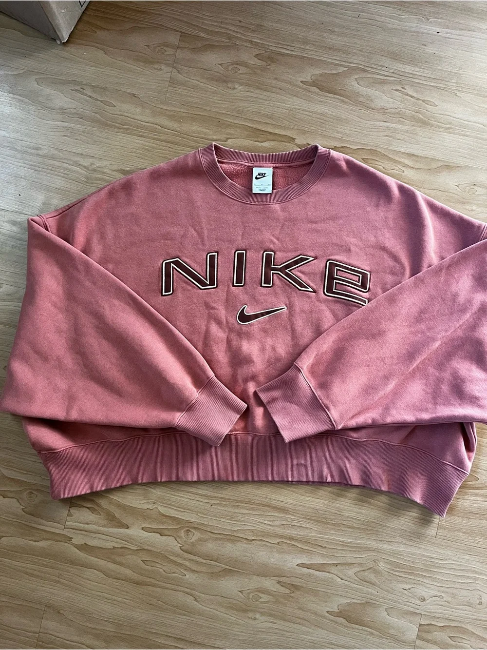 Nike oversized wide sleeve Dusty Rose Crewneck Sweatshirt with Embroidered Logo - Picture 5 of 6
